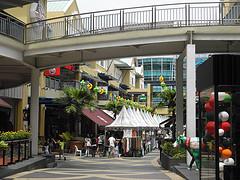 The vacancy rate in shopping malls is increasing now.