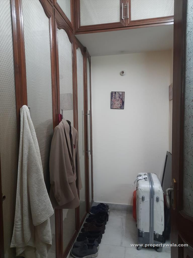 dresser room