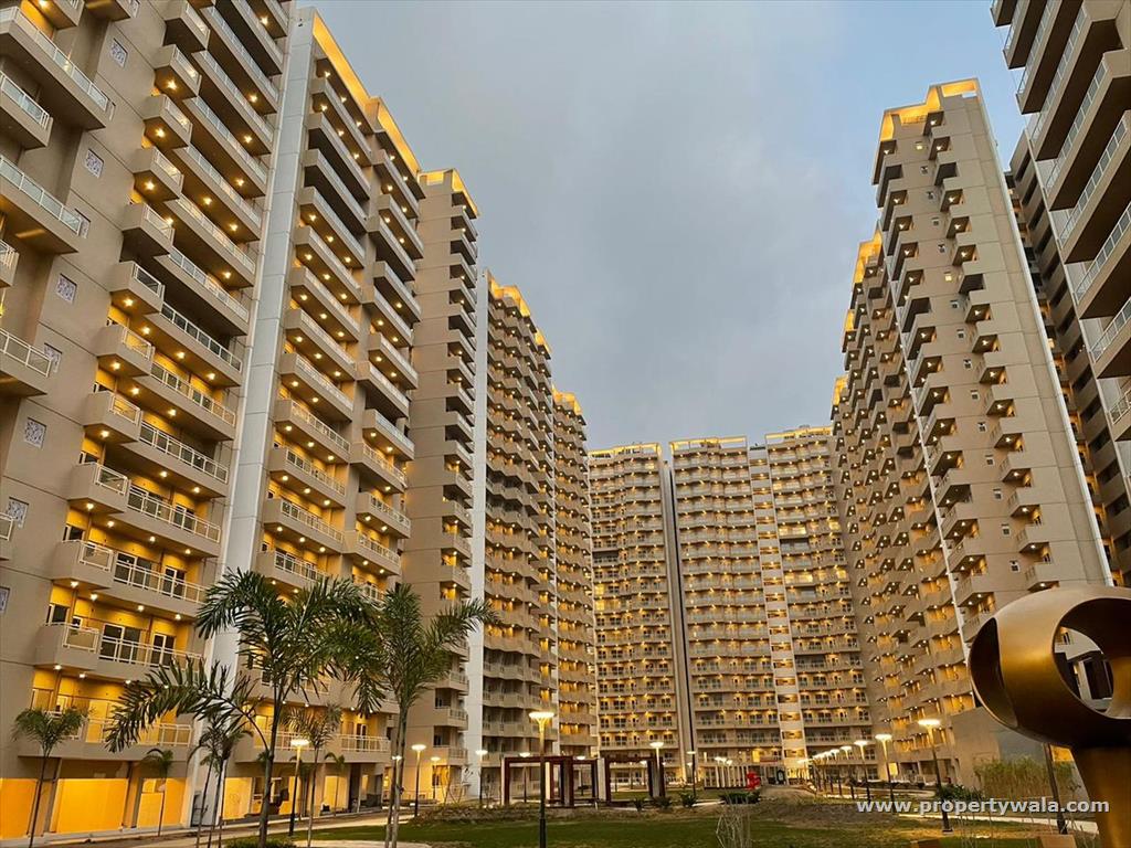 5 Bedroom Apartment / Flat for sale in Elite Golf Greens, Sector 79, Noida