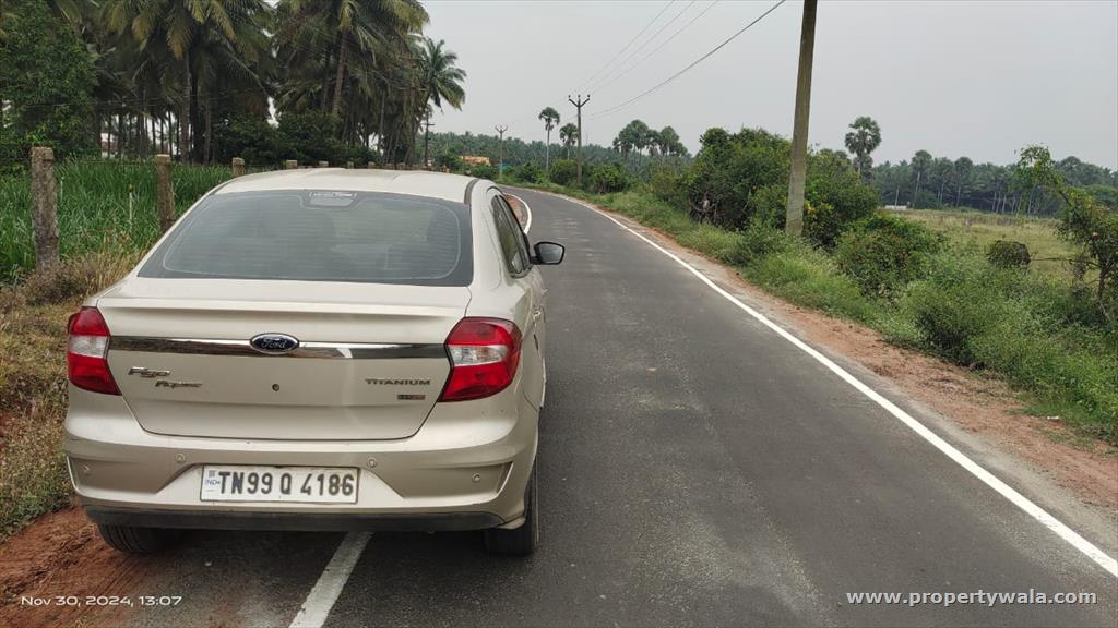 Approach road