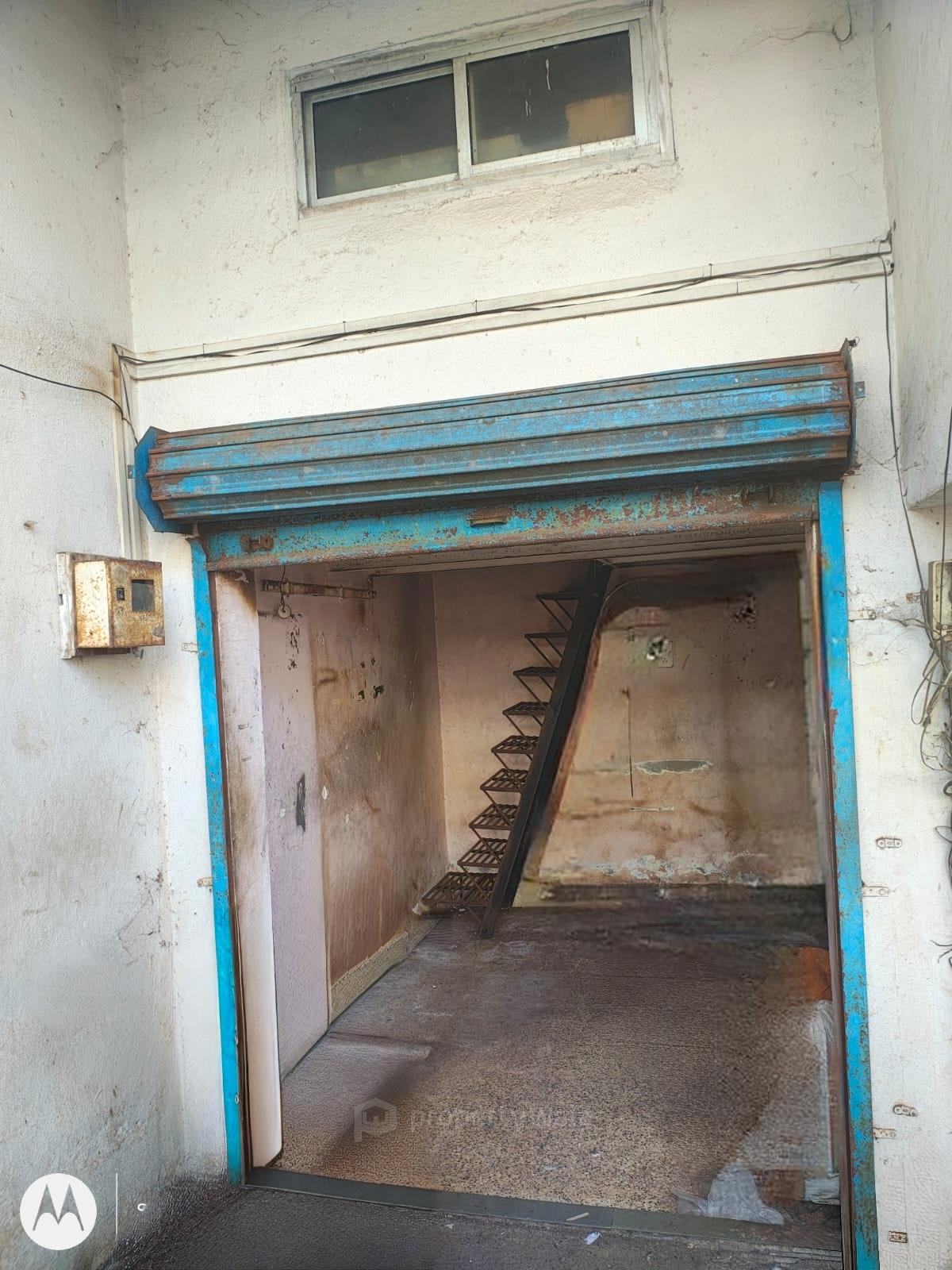 Overall Shop Area Inside
